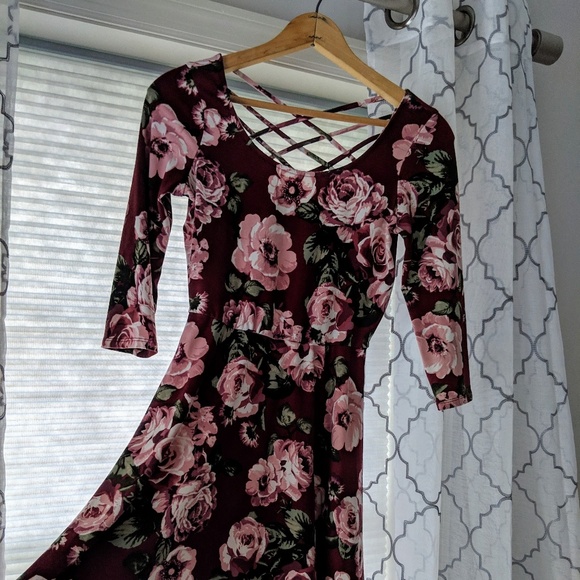 Burgundy Floral Three Quarter Sleeve Dress - Picture 4 of 5